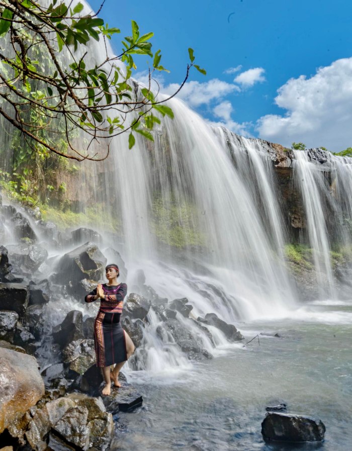 thác Mơ Gia Lai mùa hè