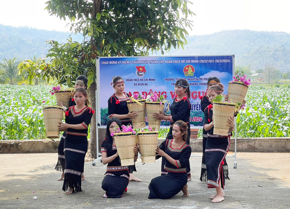 Hồ Ayun Hạ Gia Lai