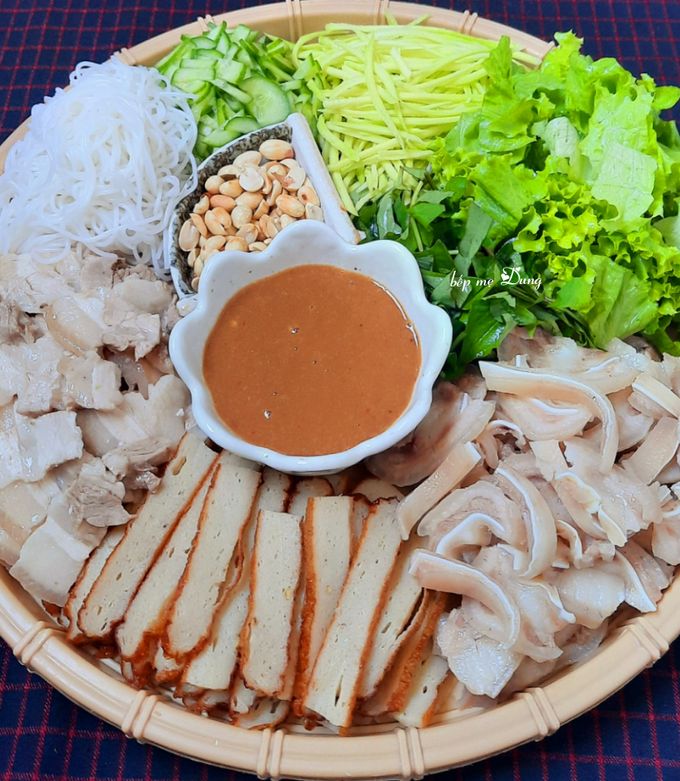 Rau sống bún mắm nêm