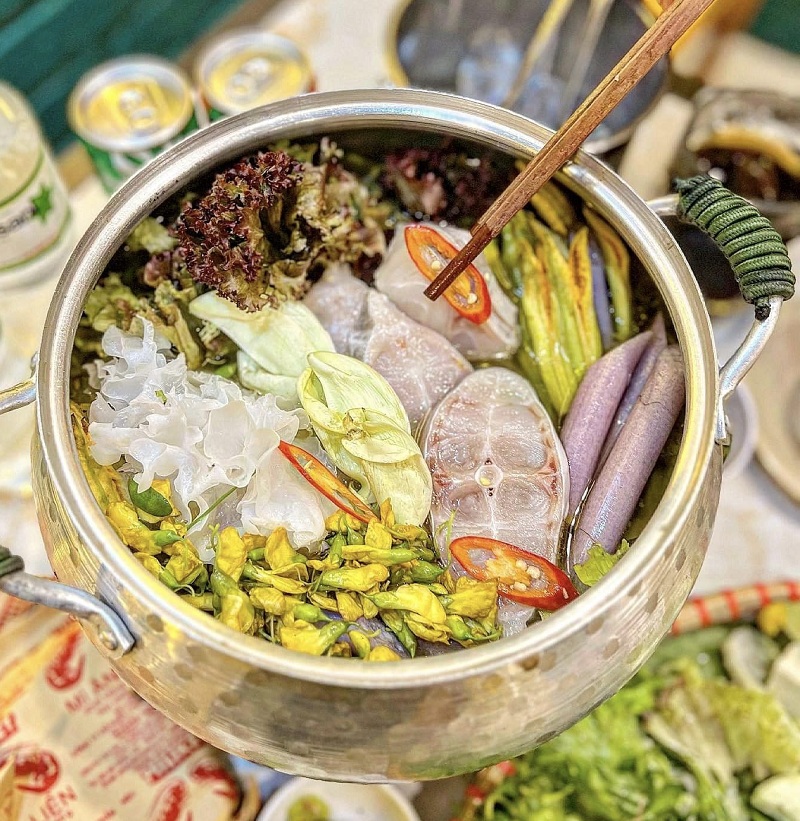 Lẩu lá rừng Tây Nguyên Lẩu lá rừng Tây Nguyên